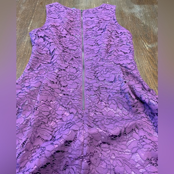 Gabby Skye Lace Dress - Picture 16 of 16